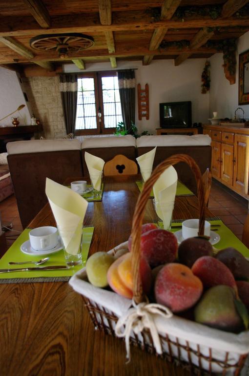 Chambres d'Hôtes Les Pierres Taillées Thénésol Extérieur photo